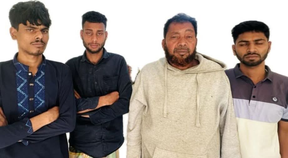 সিংগাইরে মাদক কারবারিকে ধরতে গিয়ে দুর্ধর্ষ হামলার শিকার ডিবি পুলিশ, হ্যান্ডকাপসহ আসামি ছিনতাই ঘটনায় মামলা গ্রেফতার ৯
